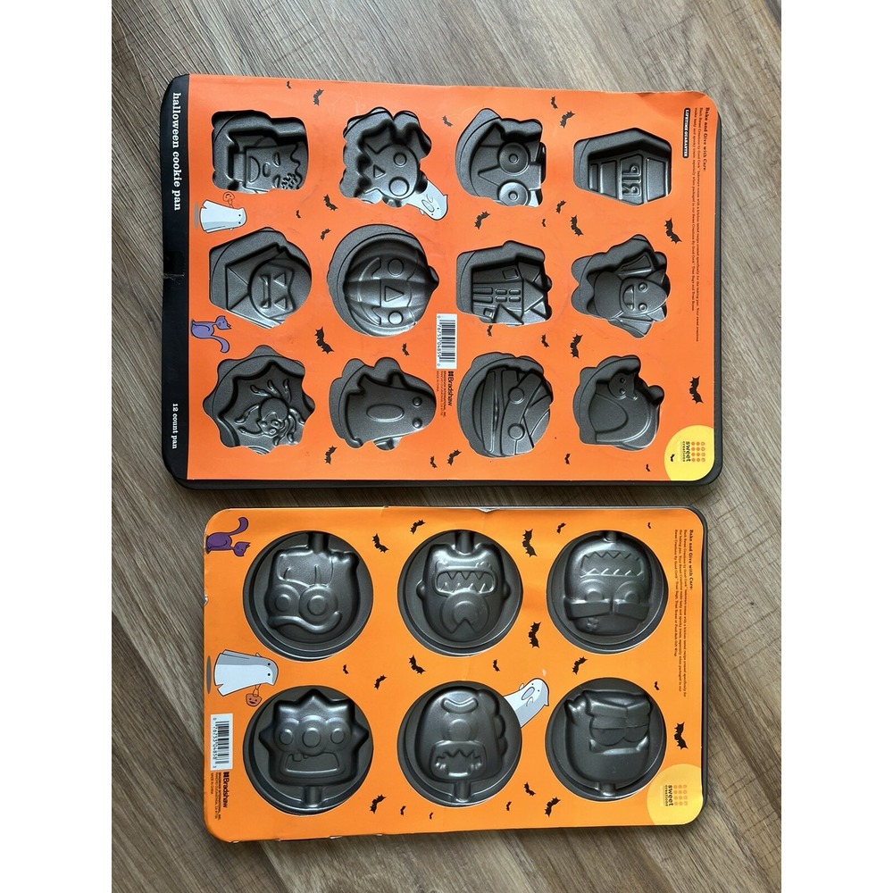 FINAL CLEARANCE ‎ Halloween Cookie Baking Pan & 6 Ct Cookie Pop Mold